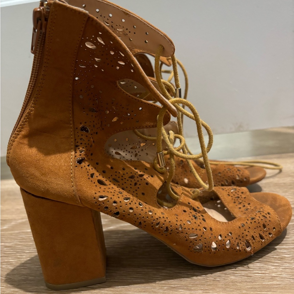 Detailed Lacy Brown Block Heeled Sandals